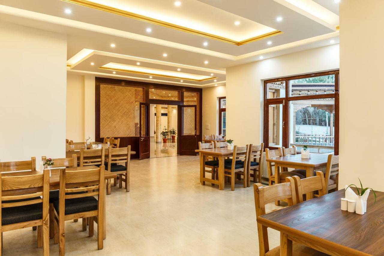 Hotel Leh Plaza Екстериор снимка