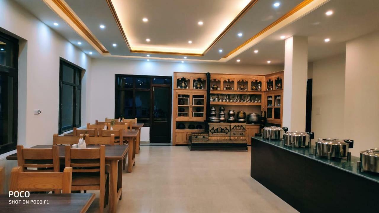 Hotel Leh Plaza Екстериор снимка
