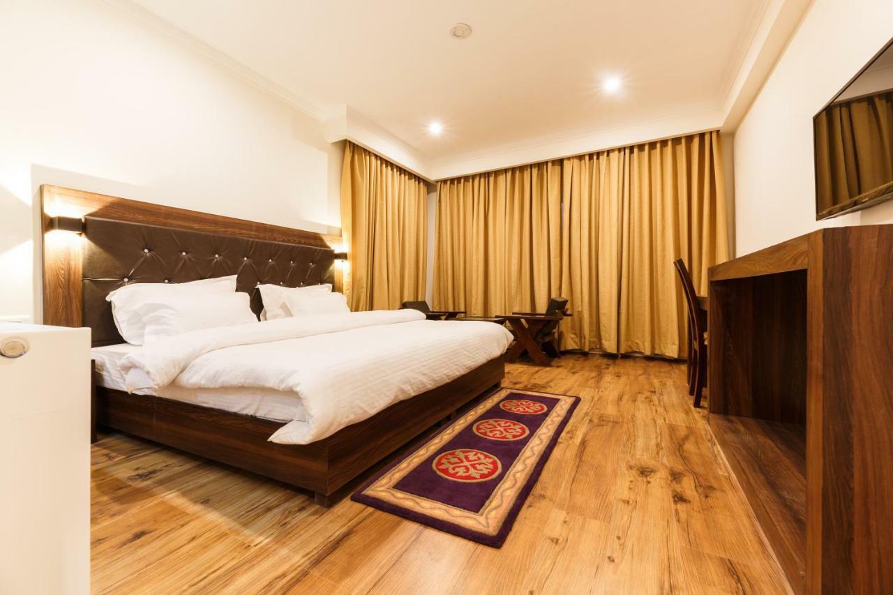 Hotel Leh Plaza Екстериор снимка